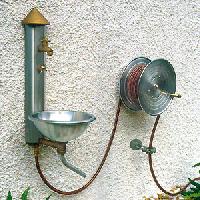 Wasserpaneel mit Becken und unterem Schlauchanschluss