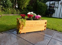 Pflanzkasten aus massivem Holz