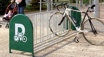 Fahrradst�nder mit seitlichen Infoschildern